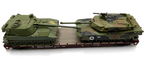 HO WALTHERS 54' FLAT CAR BNSF WITH ARMY TANKS 1 MATCHBOX CAMO ABRAMS M1 A1 - Picture 2 of 2