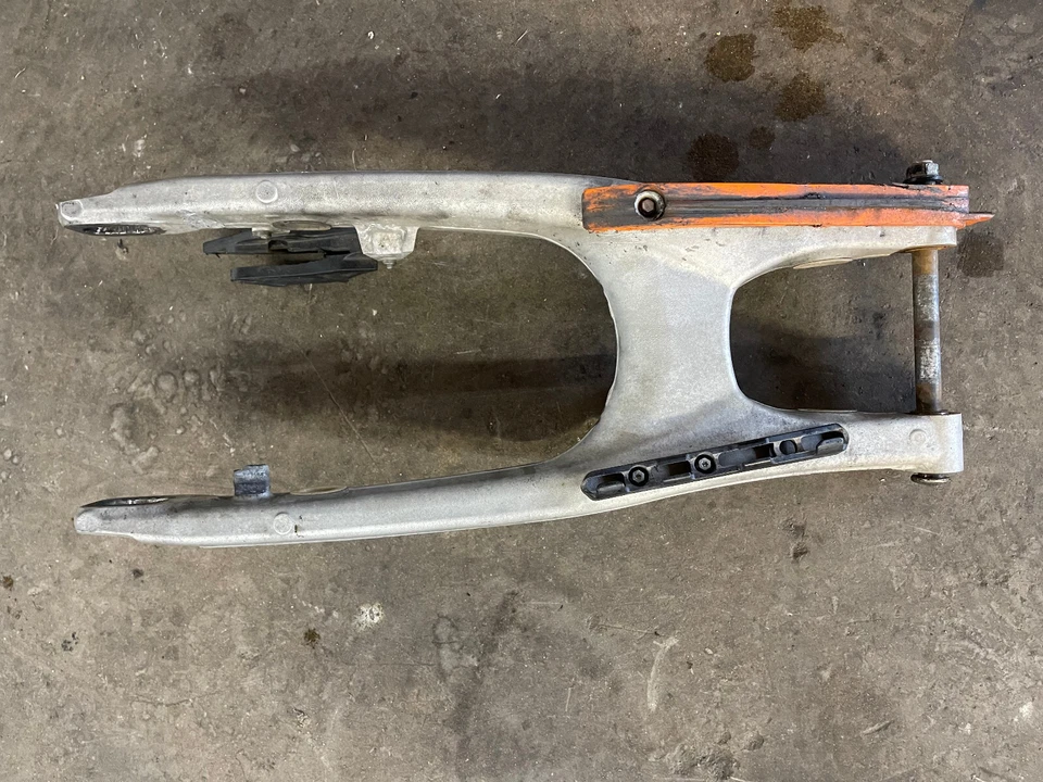 Braço oscilante 2016-2018 KTM OEM SXF SX-F SX F 16 17 18 125 250 300 350 450 XCF SX XC - Imagem 2 de 4