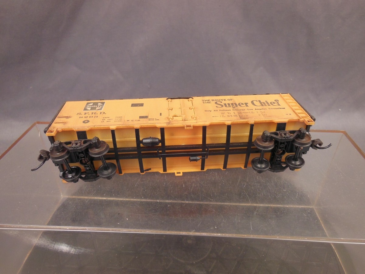HO SCALE SANTA FE SUPER CHIEF 40' REEFER CUSTOM DECORATED