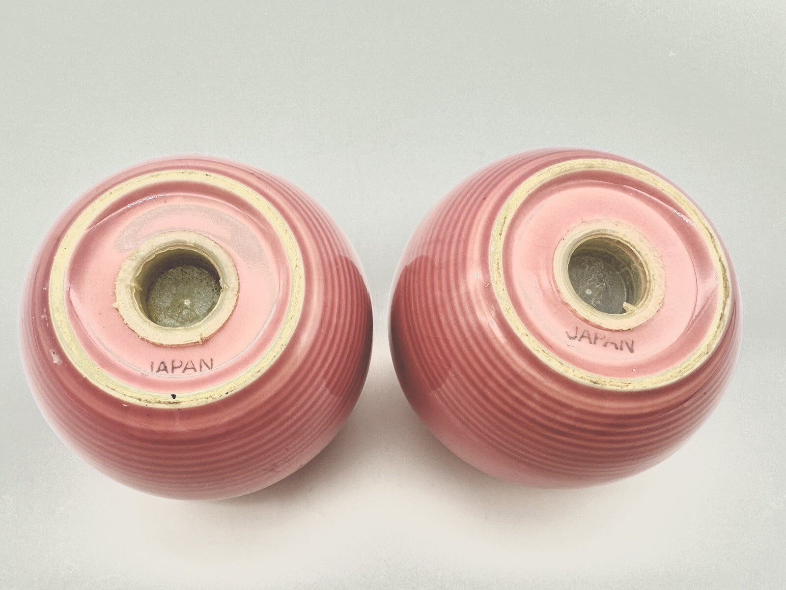 Vtg Japan Ceramic Pink Round Ball Orb Salt & Pepper Shaker Set 1980’s 3