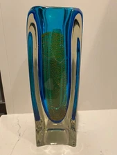 Vintage Japanese Sanyu Narumi Art Glass Vase 9 1/2” high