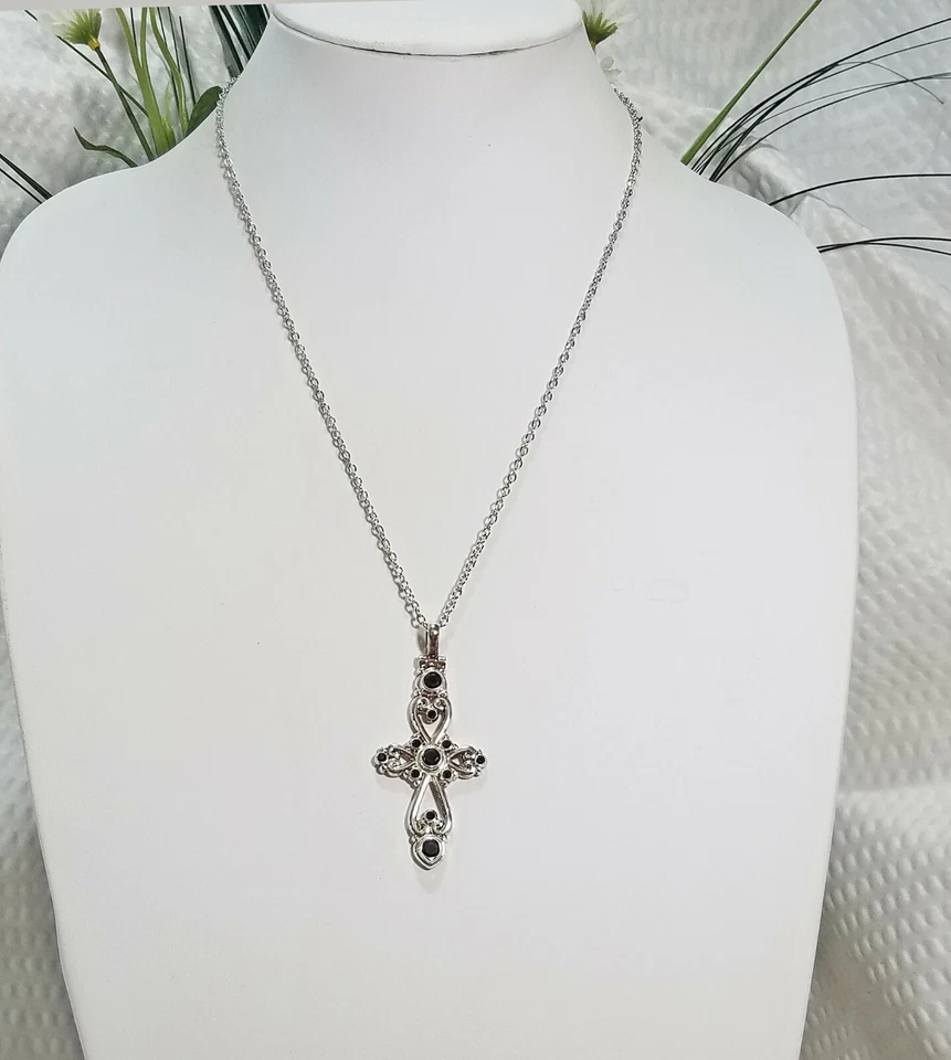 BEST Brand Silver Plate And Inlaid Onyx Cross Pendant and Necklace — 第 2/4 张图片