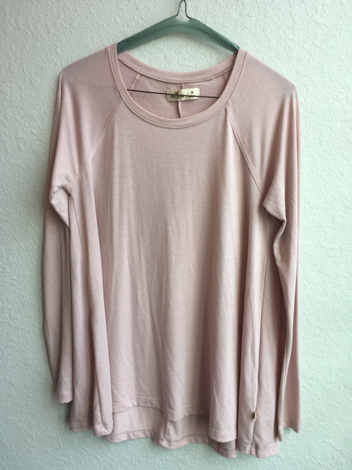 Hollister Women's  Long Sleeve Light Pink Top Tee Pullover Size M