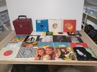 Lot single LP 7 pouces 58 disques, dans étui rouge, musique mixte années 80, voir liste