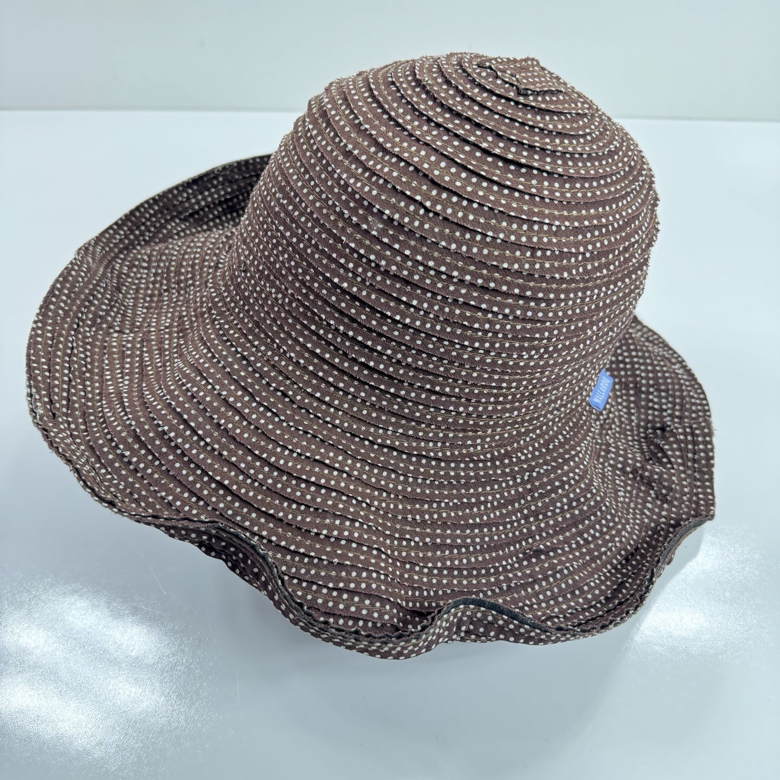 Wallaroo Hat Co Scrunchie Poseable Brim Brown Whi… - image 1
