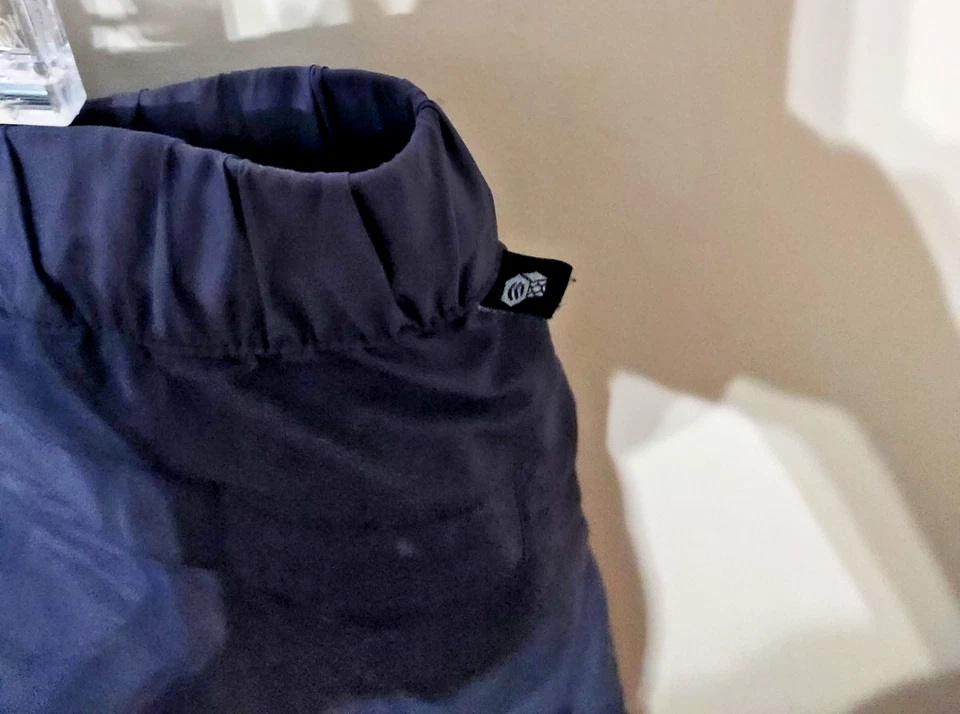 Mountain Hardwear Shorts Men Medium Grey Pull On Drawstring Active Has Liner - Image 4 of 4