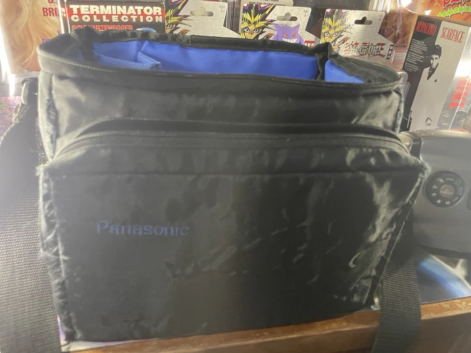 JVC GR-AX900U Compact VHS Video Movie Camcorder Camera- 2 Batteries - Untested - Image 2 of 4