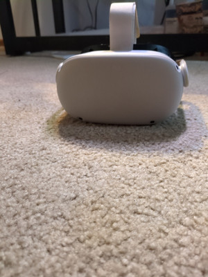 Meta Quest 2 VR Headset Only (READ DESCRIPTION)