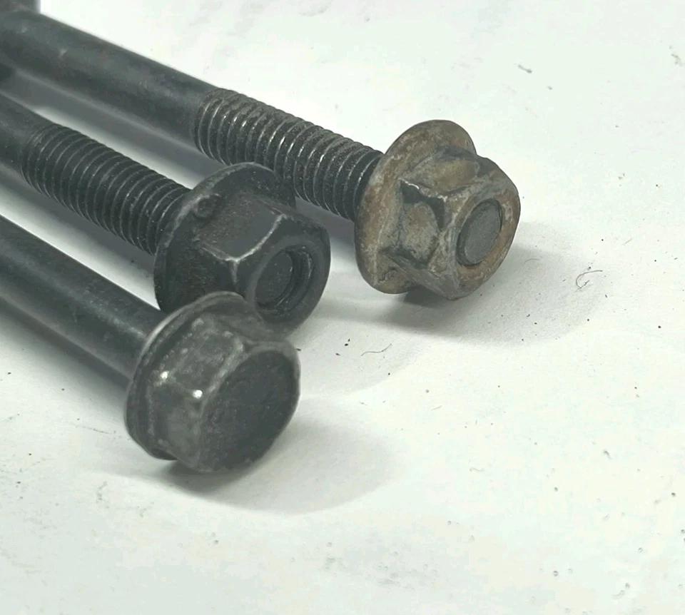 93-02 FIREBIRD TA / 97-04 CORVETTE Faro Motor Pernos de Montaje 3 Un Juego USADO Foto 2 de 3