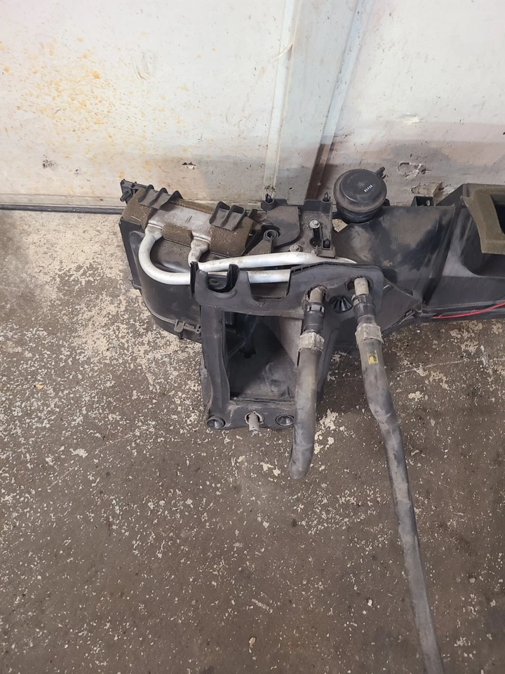 99-04 FORD F250 F350 DEBAJO DEL TABLERO CALENTADOR NÚCLEO CAJA DE AIRE MONTAJE DE CARCASA OEM Foto 4 de 4