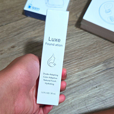Luxe Liquid Foundation Shade/Color-Adapting Hydrating Natural 1.0 fl oz