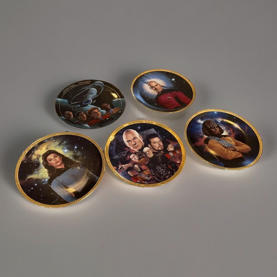 Lot of 5 Star Trek Collector Dinner Plates – 8" Gold-Trimmed – Deanna Troi, Lt. - Image 3 of 4