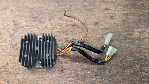 Laderegler Limaregler Lichtmaschinen Regler BMW F650 Funduro SH532B-12