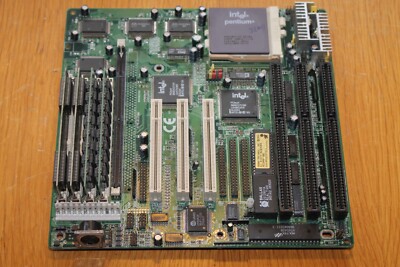 AT Mainboard Bundle - Intel PCI Chipset  + P1 133 Mhz - 4x8MB EDO RAM