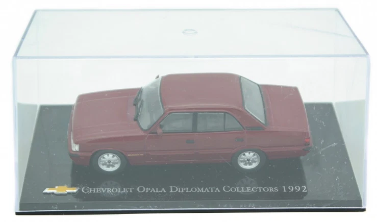 Chevrolet Opala Diplomata Collector 1992 Voiture Collection IXO Rouge Métal 1/43 - Image 2 of 4