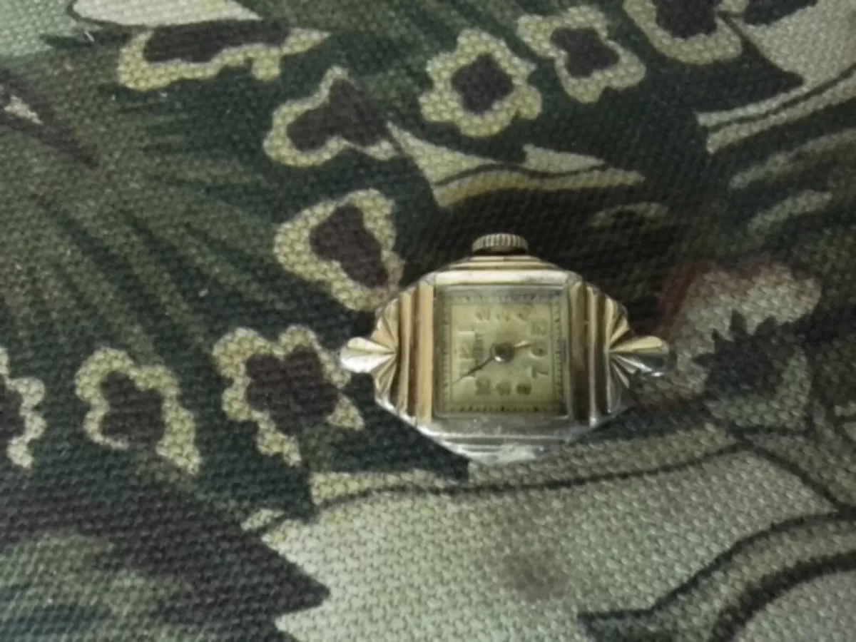 Vintage regent 2025 ladies watch