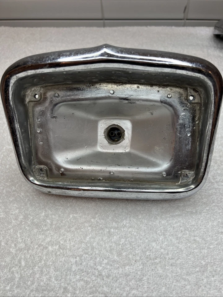 Par de carcasas de luz de estacionamiento cromadas Chevrolet Bel Air 210 150 1956 usadas OEM Chevy Foto 2 de 4