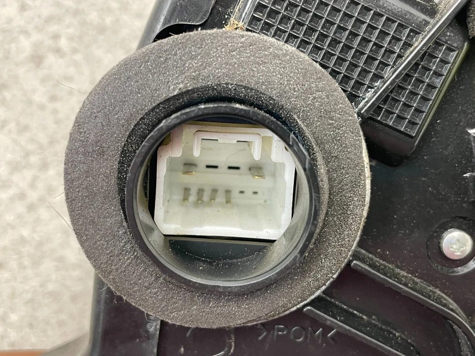 10 11 12 13 Actuador de cierre de puerta de conductor delantero izquierdo Lexus GX460 1608 OEM Foto 4 de 4