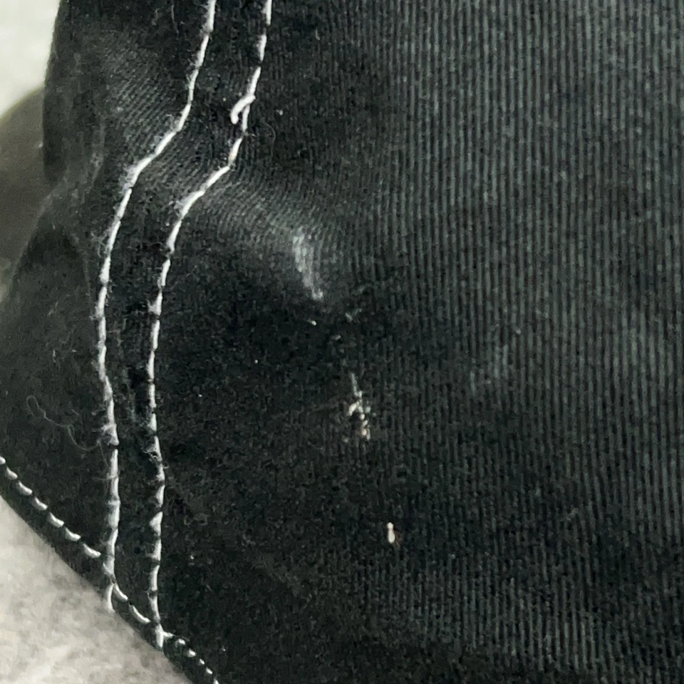 Gorra North Dakota Fighting Sioux Flex para Hombres Pequeña Negra NCAA Hockey College Foto 4 de 4