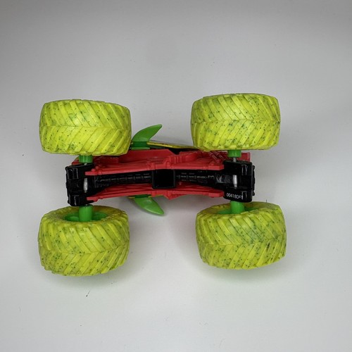 Monster Jam Megalodon Zombie Invasion Truck 1/64 BKT - Picture 7 of 7