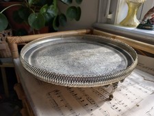 Servizio vassoio vintage colore argento largo 14" con 3 piedi bordo ornato in rilievo