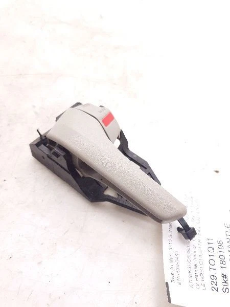 Toyota Sienna Le 2011 lado del conductor montaje de manija de puerta interior delantera  Foto 4 de 4