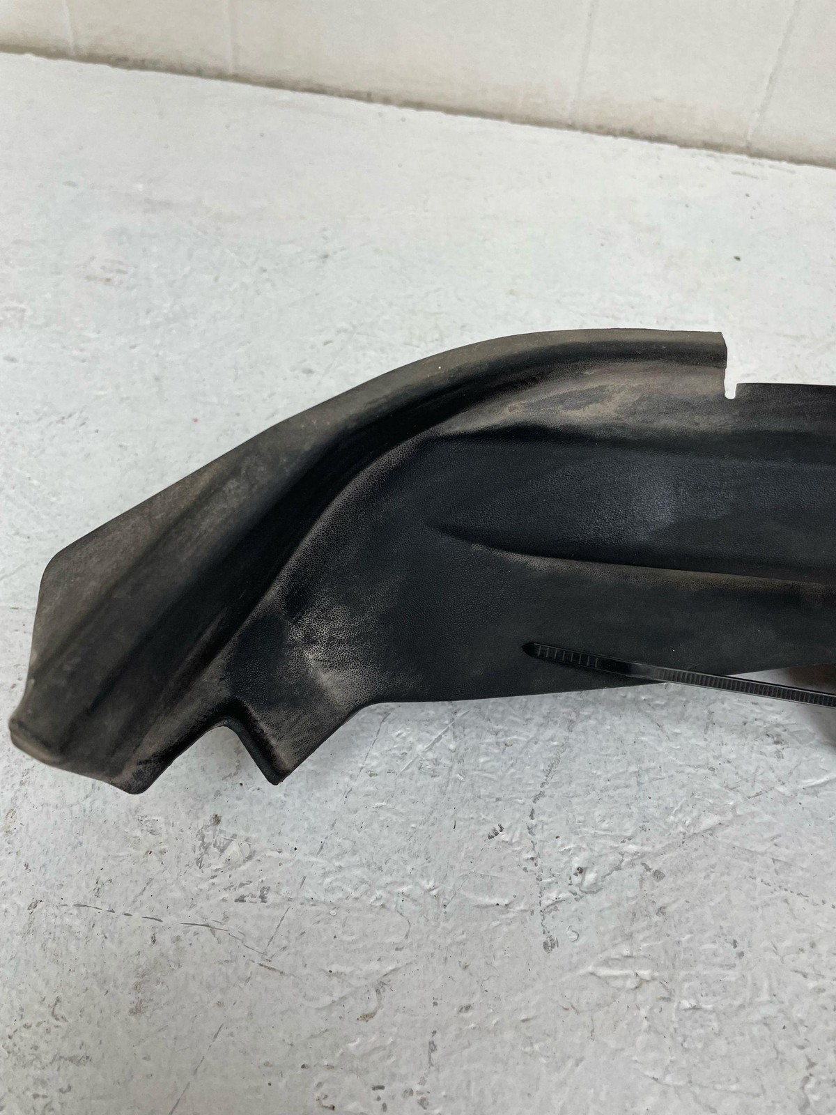 2015-2020 BENTLEY BENTAYGA FRONT LEFT DRIP MOULDING UNDER HOOD COVER 36A821169B