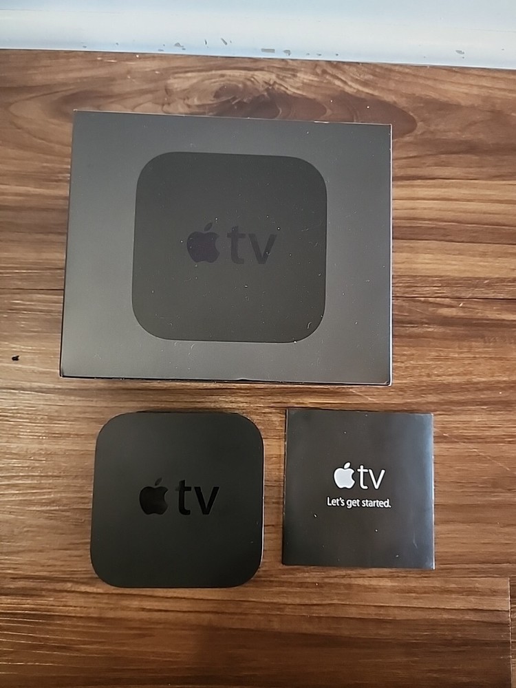 Apple TV (3rd Generation) Digital HD Media Streamer Black Model A1469 Unit & Box