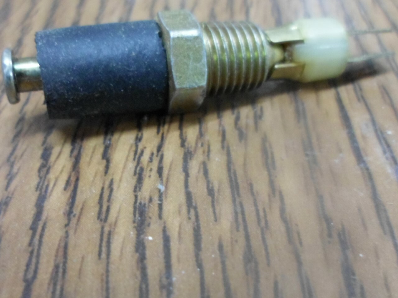 Courtesy+Light+SwitchDoor+Jamb+Courtesy+Lamp+Switch+Standard+DS224