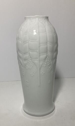 Vintage Royal Porzellan Bavaria KPM Germany White Embossed Porcelain 8.5” Vase - Picture 1 of 4