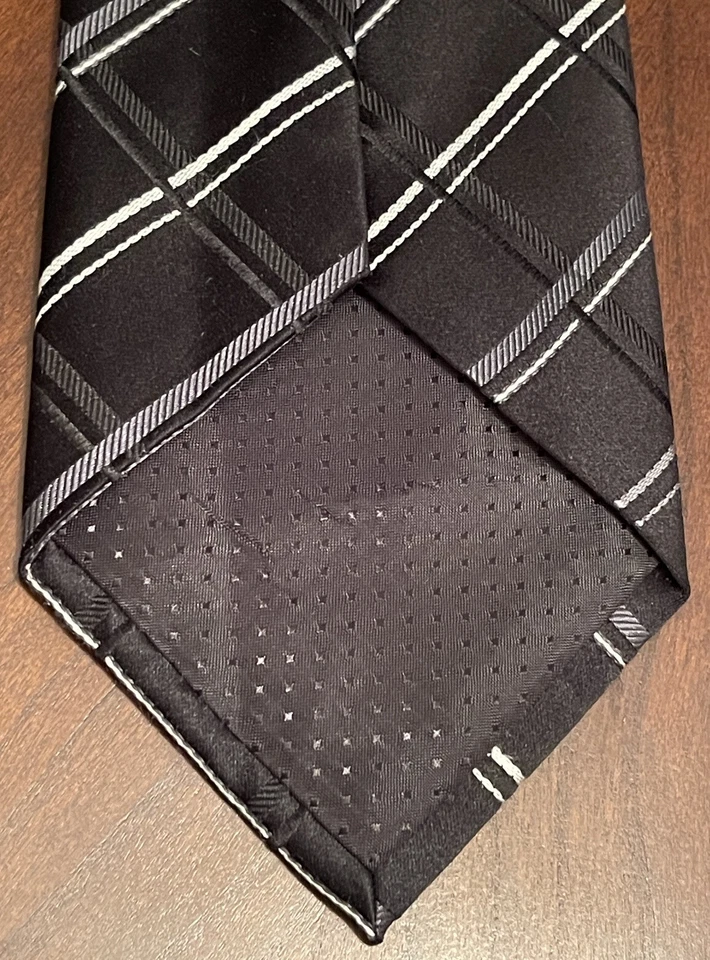 Geoffrey Beene Black Hand Made 100% Silk Men’s Neck Tie Made In China - Image 2 of 4