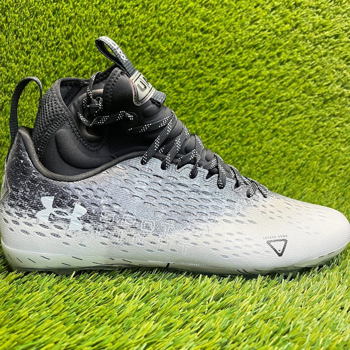Gently used men’s Under Armour football cleats sz 13. Under armour Wide (E) 13 US Football Shoes & Cleats for Men  main image 4