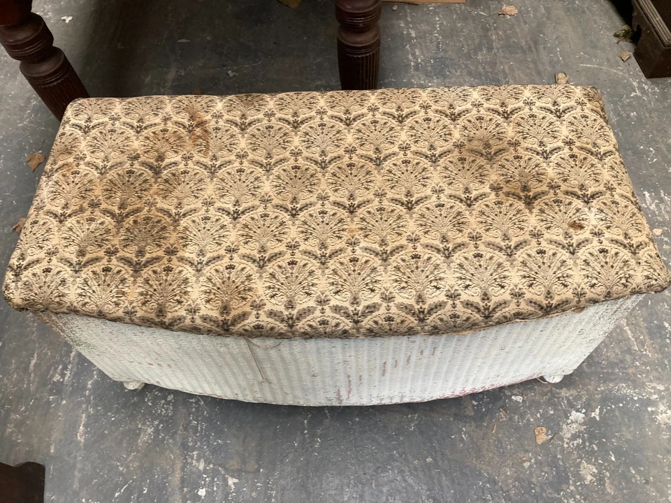 Vintage Lloyd Loom Lusty Woven Wicker Ottoman Blanket Storage Box on Wheels - Image 2 of 4