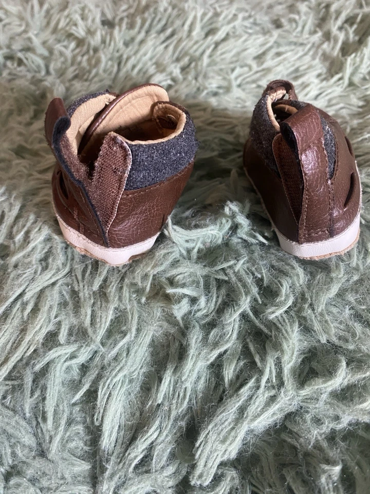 Botines Softie de cuero marrón marino antiguo para bebés pequeños Foto 3 de 4