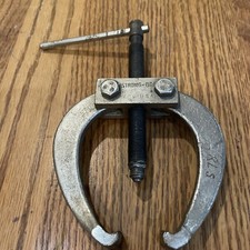 Armstrong Bray Chicago Usa No. Hc 70 Vintage 2 Arm Gear Puller