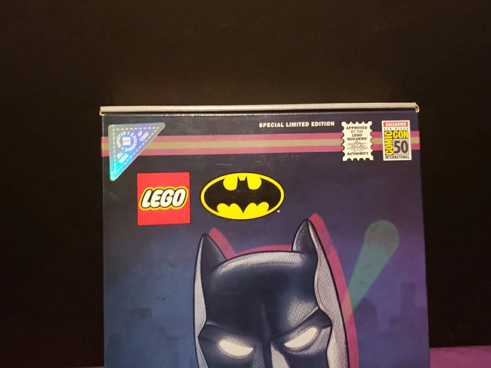 LEGO SDCC Exclusivo Batman 77903 80 Años Caballero Oscuro de Gotham City DC Comics Foto 4 de 4