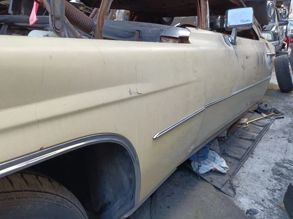 1973 Cadillac Deville para-lama esquerdo inclui luz de estacionamento moldada - Imagem 2 de 4