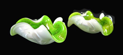 PAIR, GORGEOUS MATCHING MCM LIME GREEN/GOLDFLECK CASED MURANO FLUTED BOWLS - Picture 2 of 10