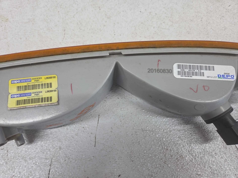 Señal de giro de lámpara de estacionamiento 11 GMC VAN SAVANA 1500 (debajo de los faros) pasajero Foto 3 de 3