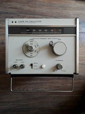 Hewlett Packard HP 3200 B VHF Oscillator Signalgenerator Signalquelle