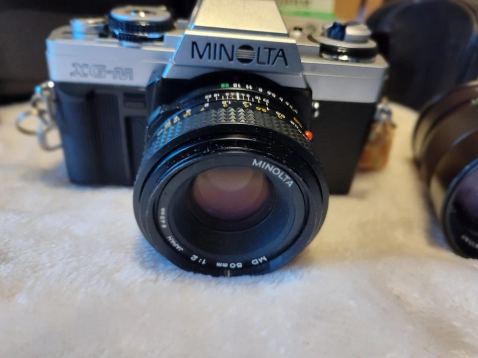Combo Minolta XG-M 35mm SLR Cámara fotográfica dos lentes, estuche, película, PROBADA✓ Foto 2 de 4