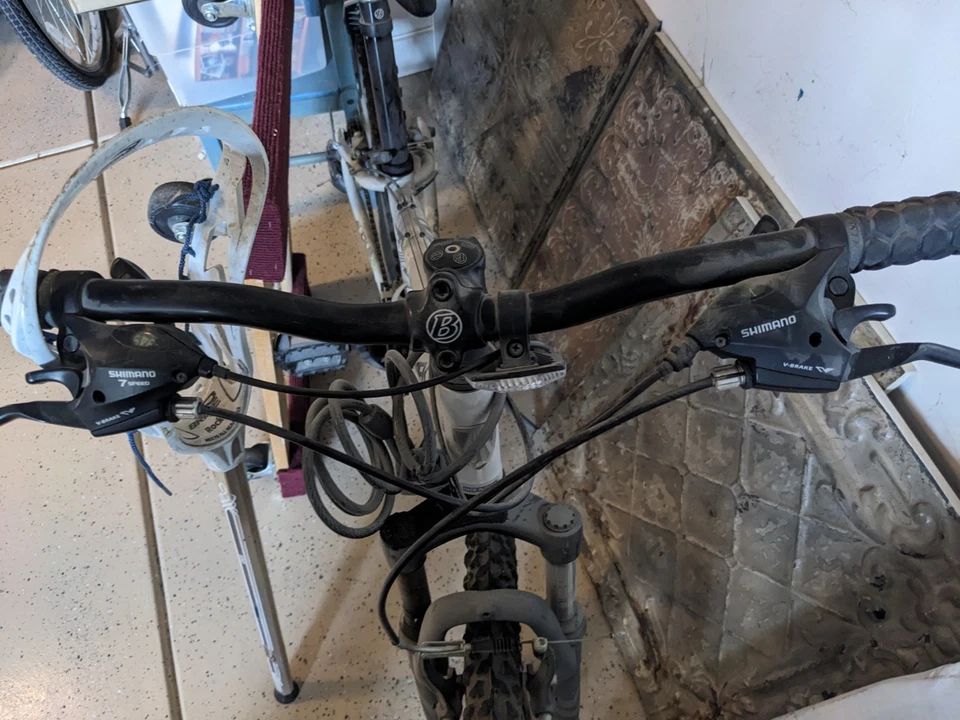 Bicicleta de montaña Trek MT220 2008 ¡Bicicleta de montaña juvenil! "Marco de aluminio de 12"" - ¡Suspensión delantera! Como nuevo" Foto 2 de 2