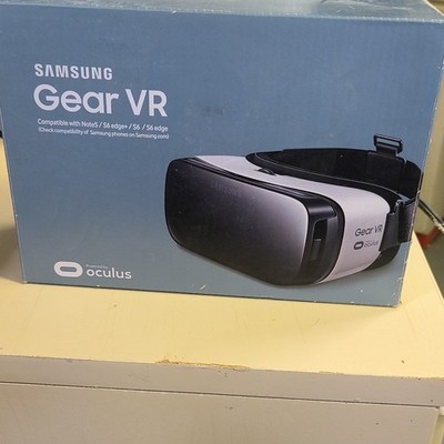 Samsung Gear VR Smartphone Headset SM-R322 Oculus 5.7in White/Black BRAND NEW