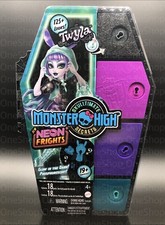NEW Sealed Monster High Skulltimate Secrets Neon Frights Twyla Fashion Doll