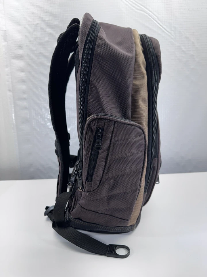 Mochila Fūl Tennman 17 pulgadas área para computadora portátil/tableta marrón negra muchos bolsillos Foto 2 de 4