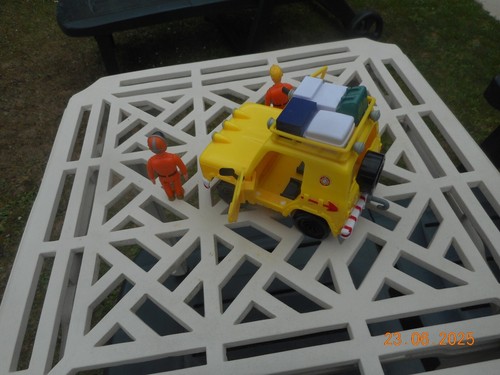 2013 Mountain Rescue Truck with Two Tom Thomas Figures - Picture 4 of 4