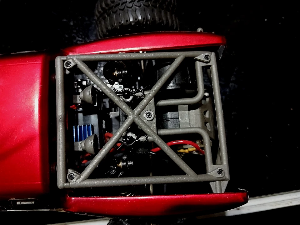 LOSI RADIO CONTROLED CAR COMES WITH CAR  AND REMOTE 2.4GHz, AVANTI ?? - Image 4 of 4