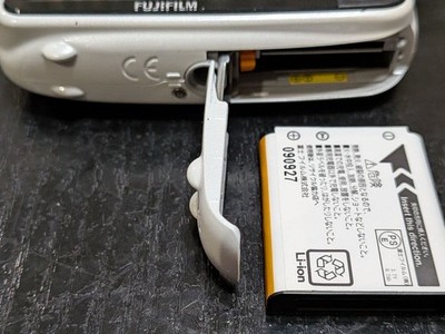 Excellent w/Box ]Fujifilm FinePix Z37 Pink/White 10.0 MP Digital