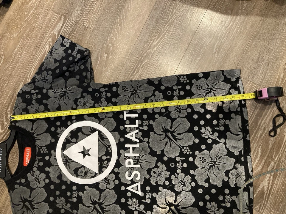 Camiseta masculina Asphalt Yacht Club média preta cinza floral hibisco logotipo gráfico T - Imagem 3 de 4