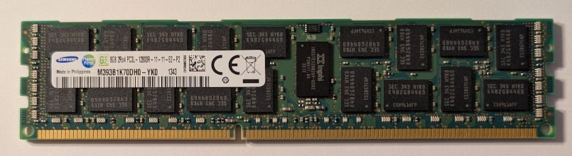 как выглядит Samsung 8GB DDR3L-1600 ECC Registered Server RAM PC3L-12800R M393B1K70DH0-YK0 фото